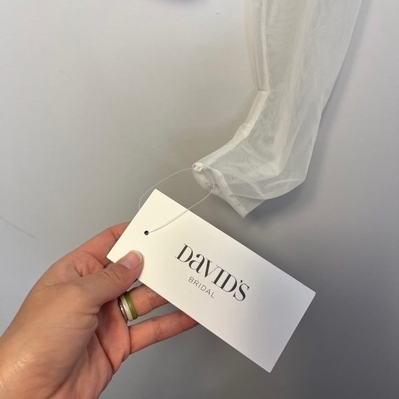 David’s Bridal NWT Shear Wedding Ivory Cover Long Sleeve Sz 4 - Picture 2 of 8